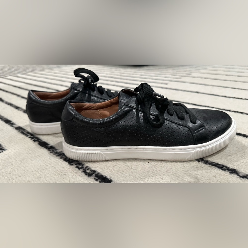 Caslon Black Leather Low Top Shoes / Women size 6